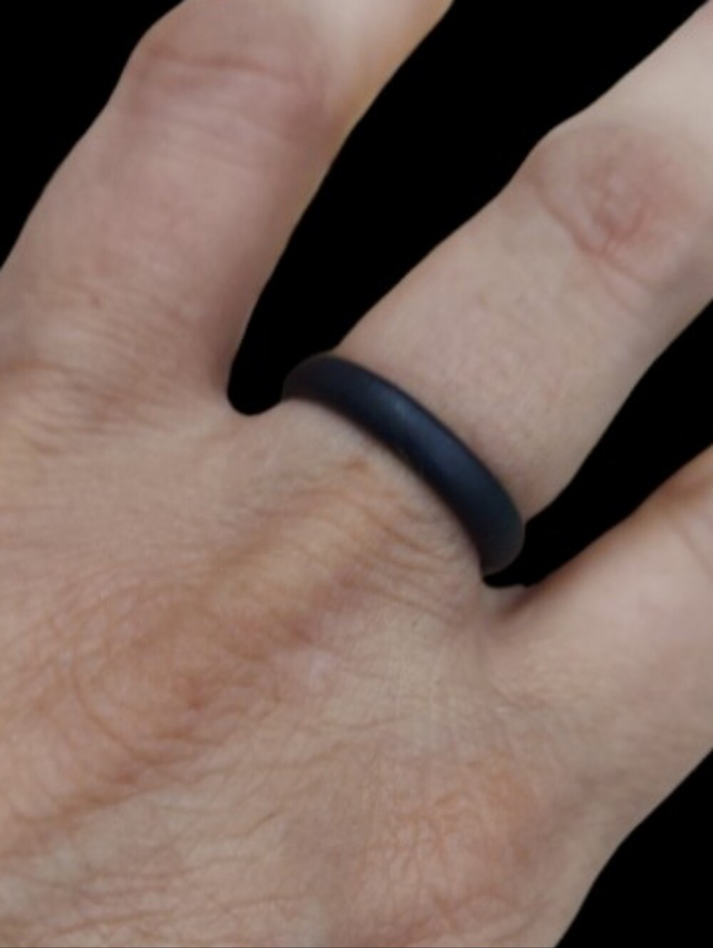 R307 Minimalist Simple Unisex Black Thin Band Ring Size 7.5